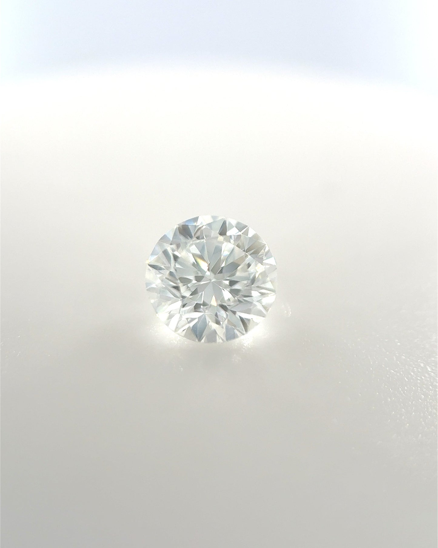 0.71 Carat G-VS2 Round Cut Diamond