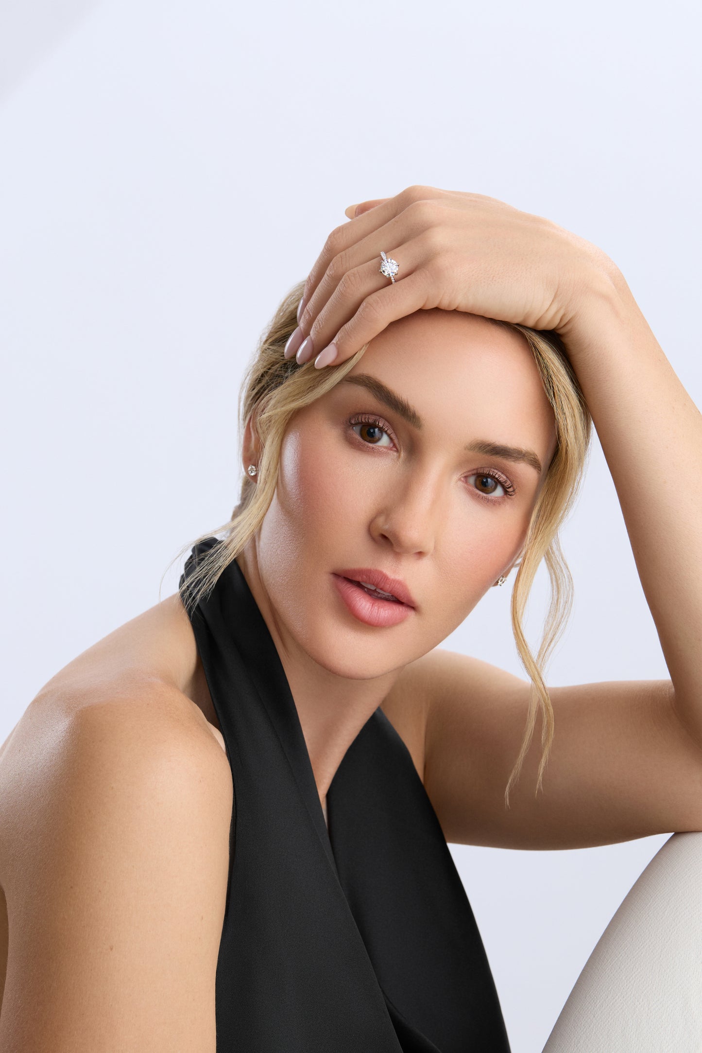 18K White Gold 2.25 ct G/VS2 Round Tapered Pave Solitaire Ring