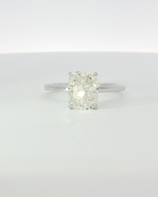18K White Gold 2.95 ctw L/VS2 Cushion Ontaango Solitaire Ring Set