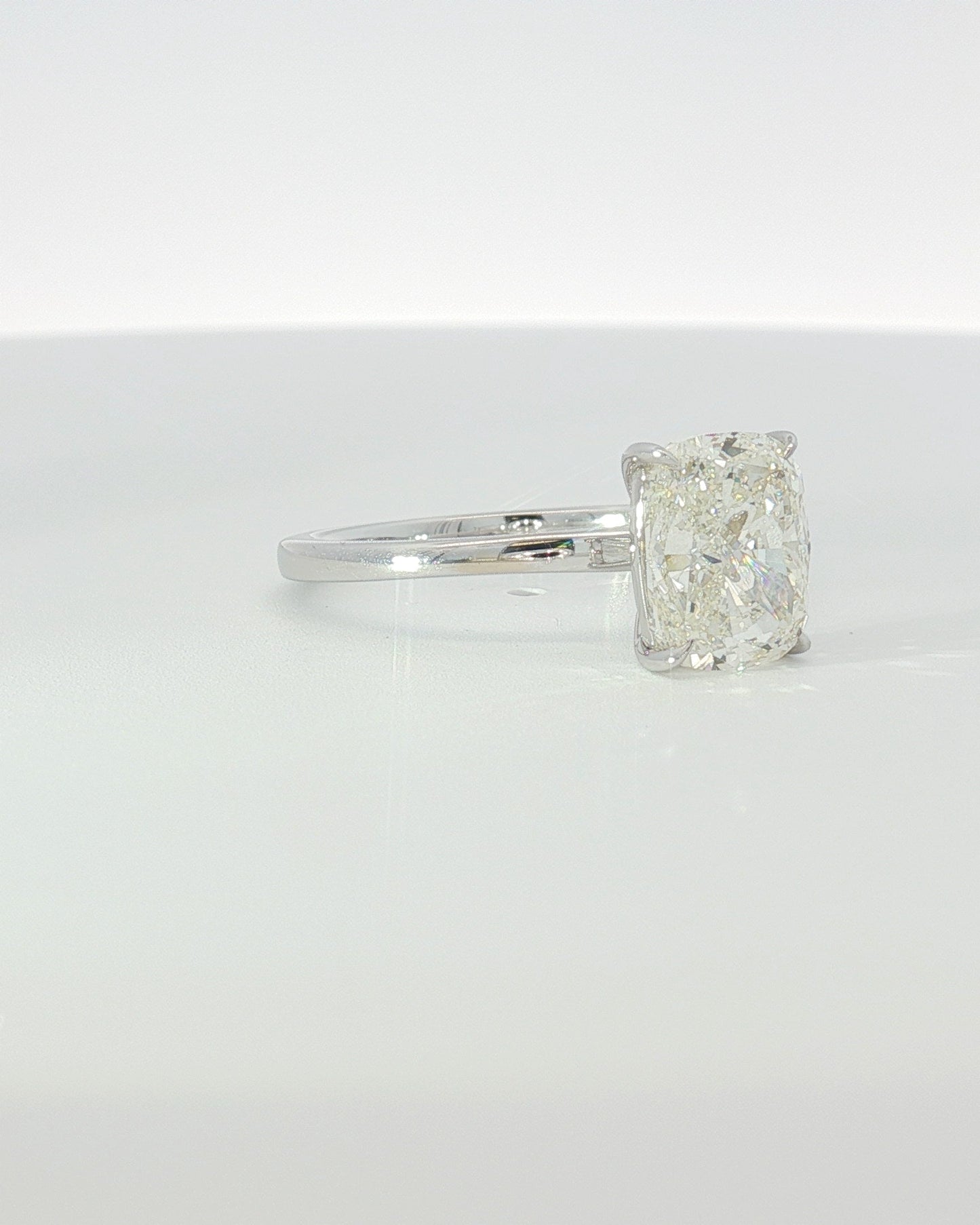 18K White Gold 2.95 ctw L/VS2 Cushion Ontaango Solitaire Ring Set
