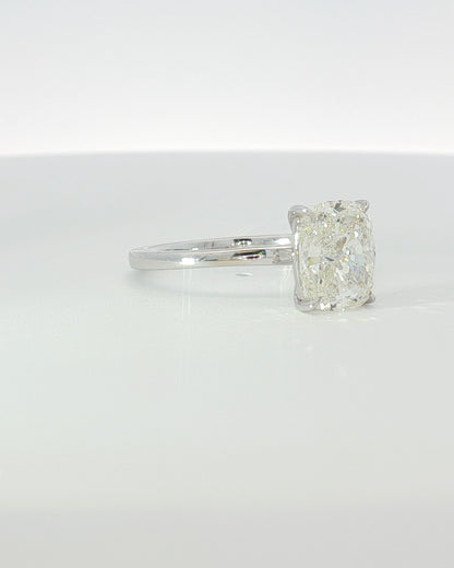 18K White Gold 2.95 ctw L/VS2 Cushion Ontaango Solitaire Ring Set