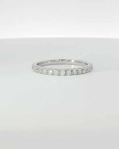 18K White Gold 2.95 ctw L/VS2 Cushion Ontaango Solitaire Ring Set