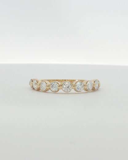 18K Yellow Gold 0.90 ctw Nine Stone Shared Prong Diamond Band