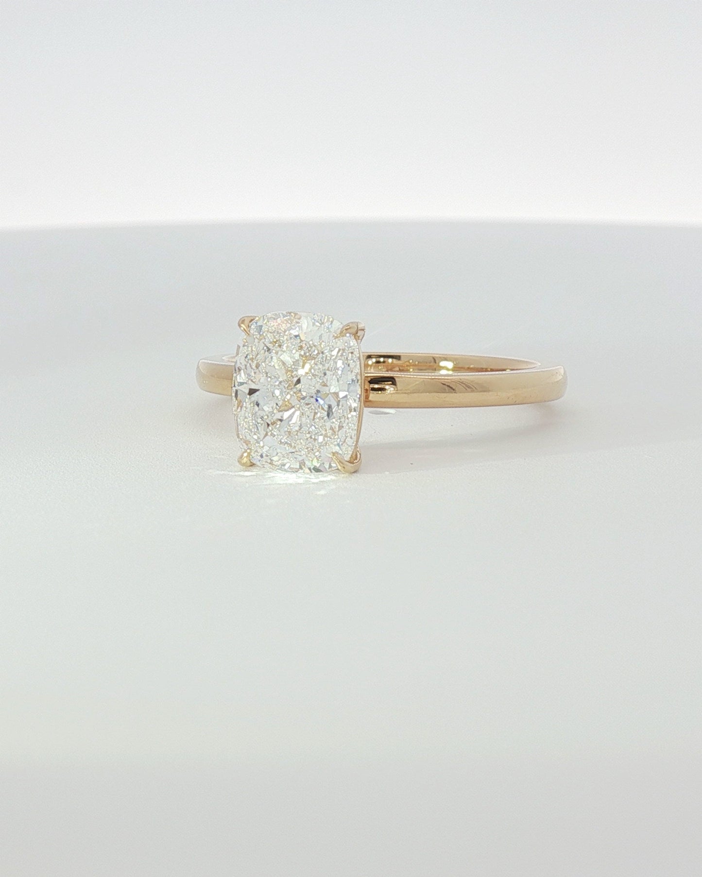 18K Yellow Gold 2.56 ctw G/VS2 Cushion Ontaango Solitaire Ring Set