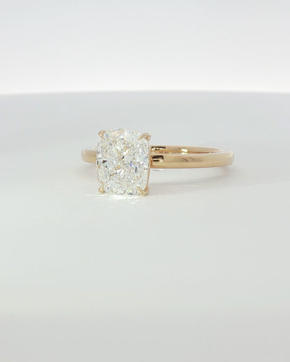 18K Yellow Gold 2.56 ctw G/VS2 Cushion Ontaango Solitaire Ring Set