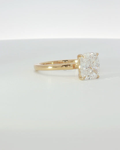 18K Yellow Gold 2.56 ctw G/VS2 Cushion Ontaango Solitaire Ring Set