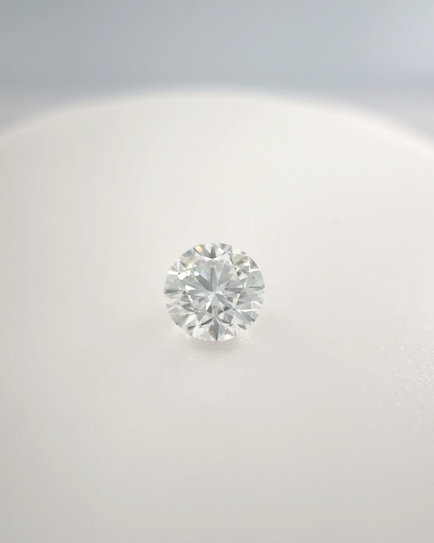 0.70 Carat F-VS2 Round Cut Diamond