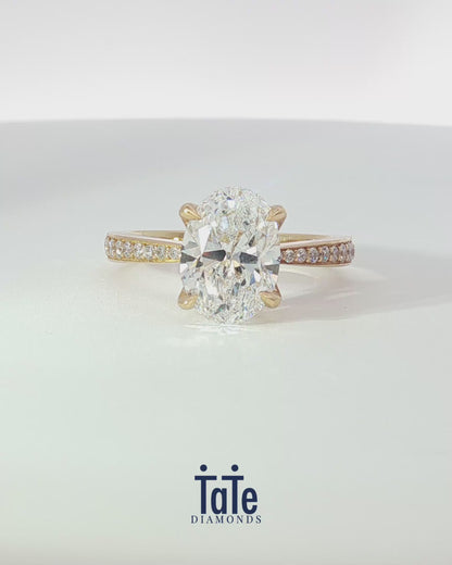 18K Yellow Gold 2.56 ctw E/VS1 Oval Tapered Pave Solitaire Ring