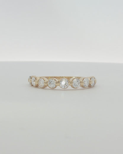 18K Yellow Gold 0.90 ctw Nine Stone Shared Prong Diamond Band